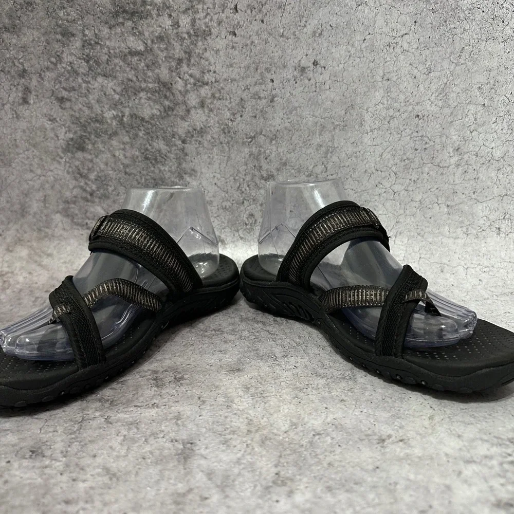 Skechers please see
